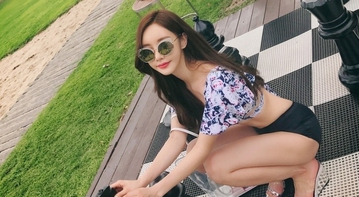 紧身 小清新的比基尼泳衣,合理搭配,穿出甜美气质