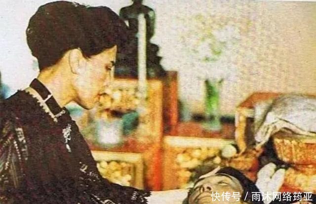 宫廷|泰国贵妃三个月被废，这个低调王室的八卦比宫廷剧更惊人