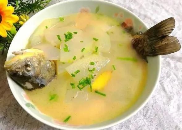 寒冷的冬天不妨试试这10款鱼汤，简单鲜美口味多，保健养生易消化