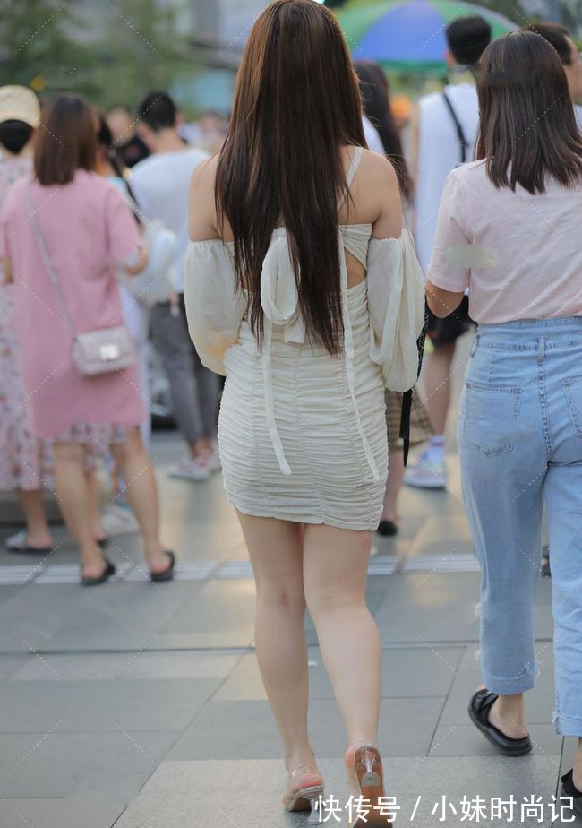 褶皱裙 露背灯笼袖雪纺褶皱裙穿搭,温柔明媚,减龄可爱的性感裙装