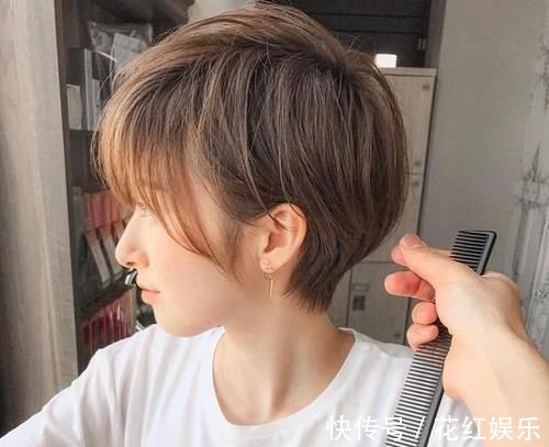 小卷 什么发型减龄又时尚?试试这三种柔卷发,简单随意又显皮肤白