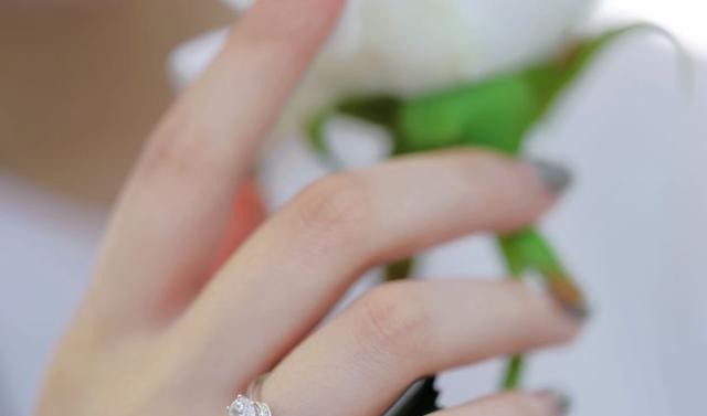 4c#钻戒其实不是越大越好!