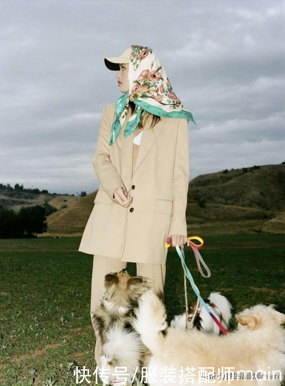 翻倍|丝巾别只会系脖子！掌握这4个技巧，普通人也能气质翻倍