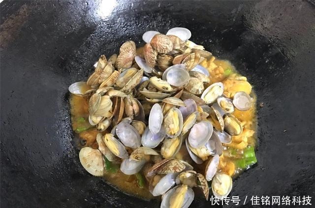 入秋后，这小海鲜最肥美，教你特色做法，鲜嫩入味，下酒又下饭