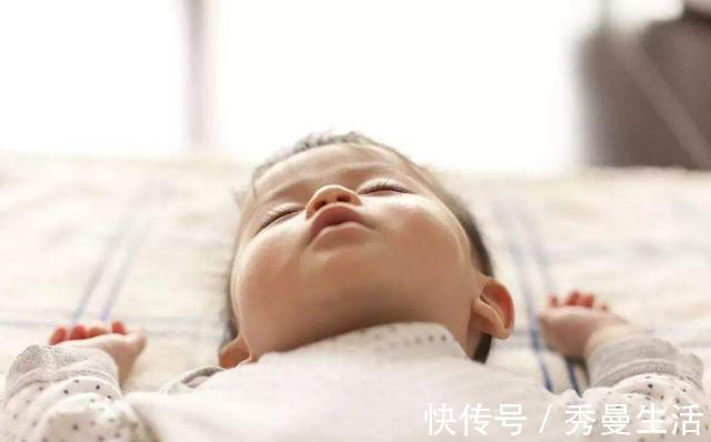 区别|睡枕头的孩子和不睡枕头的孩子,长大有什么区别差距可不止一点