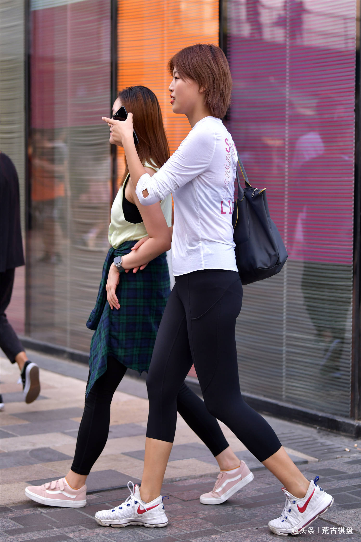 瑜伽裤 显身材的瑜伽裤,对身材自信的姑娘可以尝试搭配,穿出运动精致