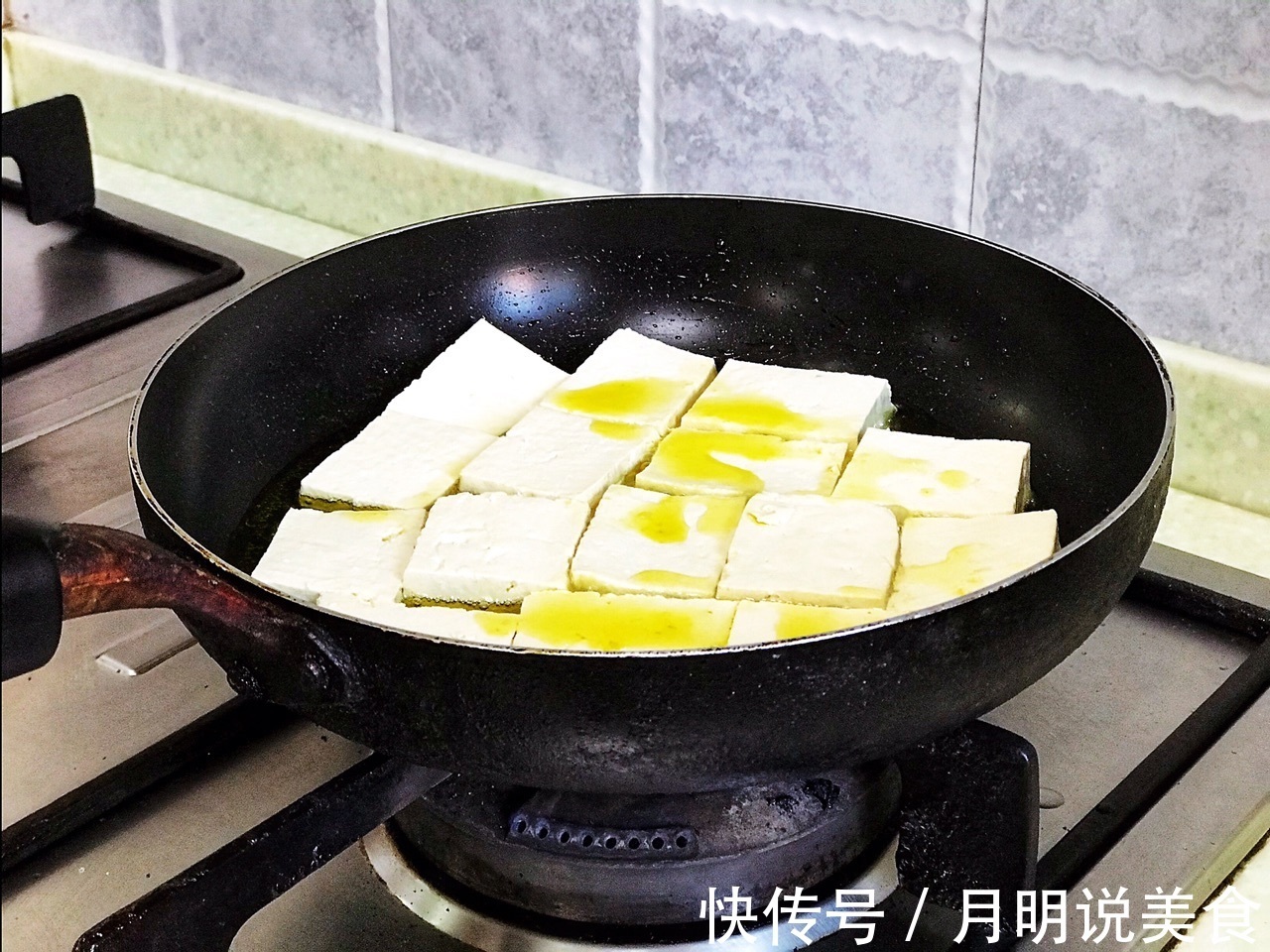 怎么也吃不够的豆腐做法，没想到如此下饭，不一会盘子就见底