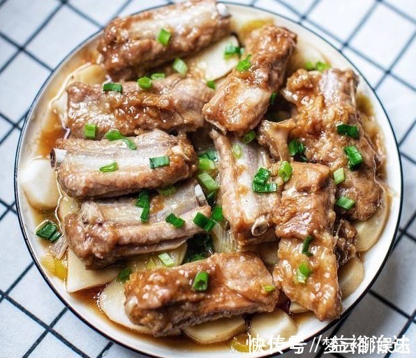 血水|无论排骨怎么做，都不要先焯水，学会这一招，排骨不柴不腥，好吃