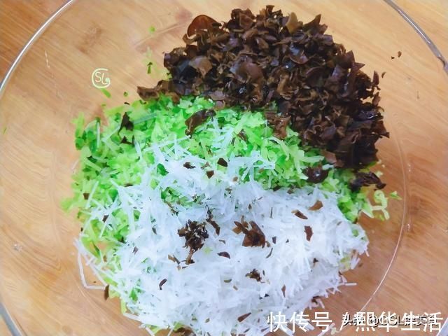 天冷,包饺子别只用白菜了,试试这样做,鲜美营养,超好吃