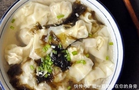 自制馄饨时，掌握1点小技巧，馄饨皮薄馅大，馅香皮软还爽滑
