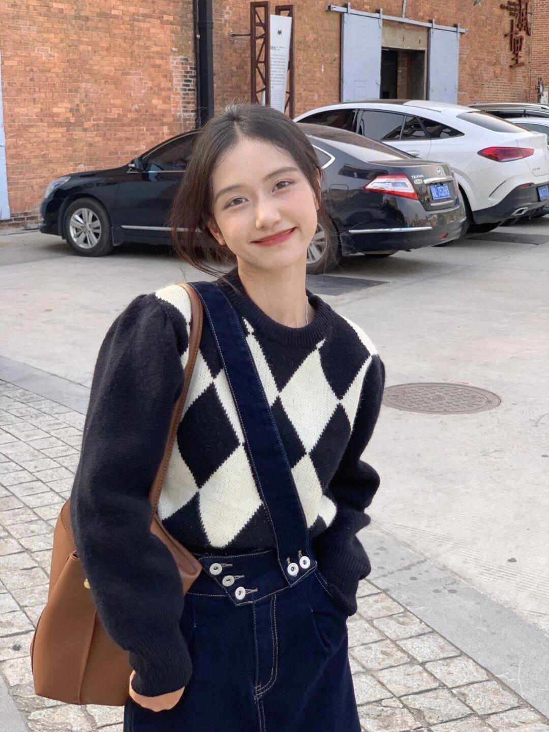 搭配|秋冬毛衣别乱选!穿这两件就够了,可盐可甜!