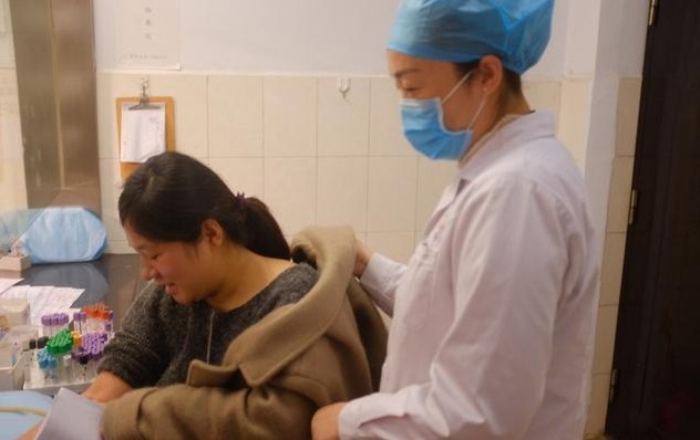产房|产房趣事产妇害羞拒绝医生刮毛,医生冷面一句话令场面更加尴尬
