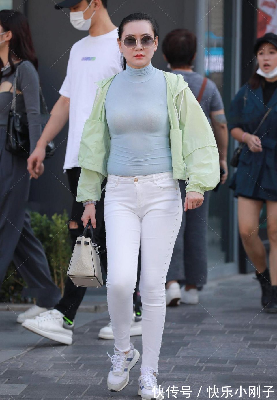 女朋友|气质甜美小姐姐好看极了!如果是我女朋友,我给她1百万随便去花