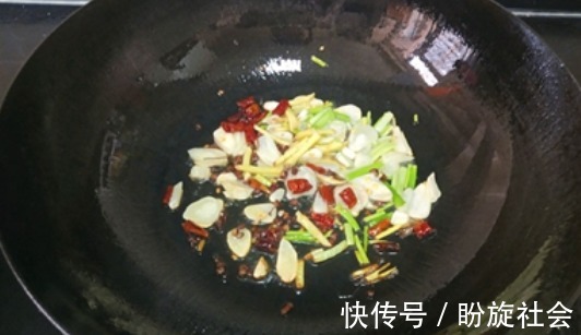 白菜|炒白菜时，不要直接下锅炒！再加这一步，鲜嫩翠绿入味，不出水