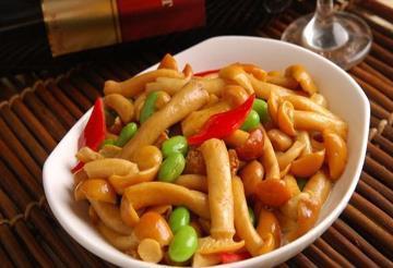 五花肉|美食推荐：花腩白菜蒸粉丝、碳锅鱼、毛豆拌杂菇制作方法
