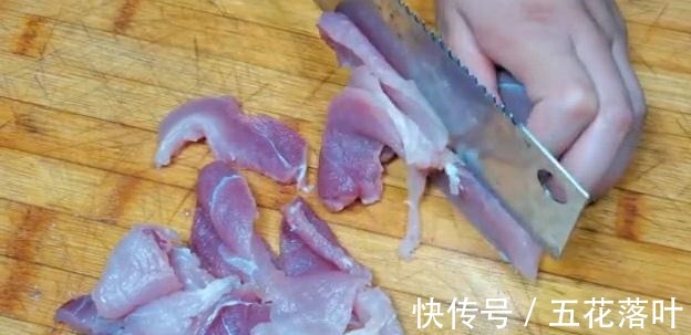 下饭|今天美食，肉炒黄瓜，清脆爽口，黄瓜炒肉是绝配，即营养又下饭！