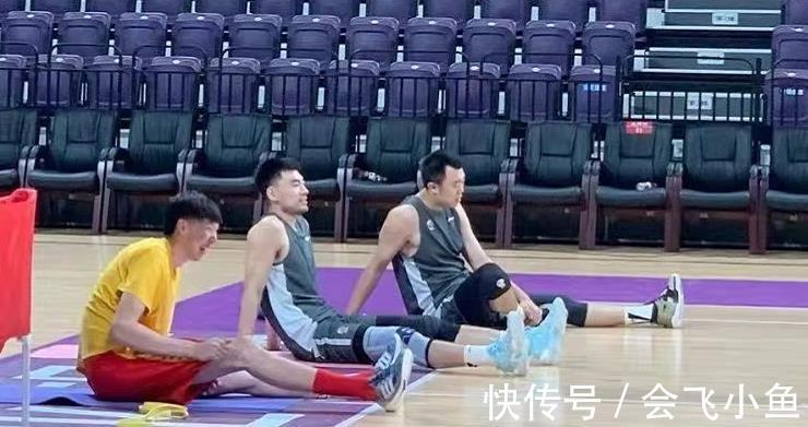 郭艾伦|周琦退赛后首度露面!与辽宁队开心备战全运会,联手郭艾伦冲金