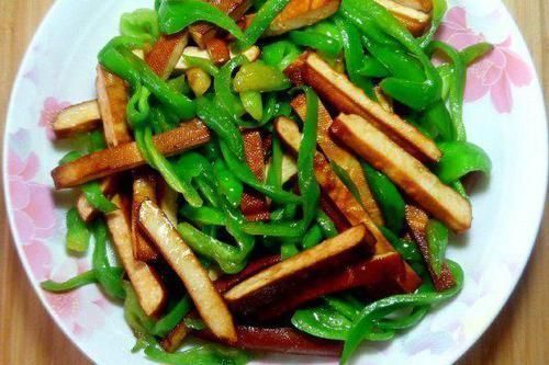 老太|女性不想老太快，要常吃此菜，皱纹少了，皮肤细腻了，视力明亮了