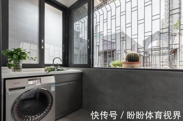 胡狸|她以逆向思维,用餐桌代替茶几,入住后,发现出奇的好用