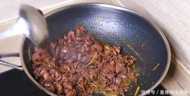 牛肉|牛肉无论怎么做，千万别再放盐与料酒了！教你两招，肉质嫩滑鲜香