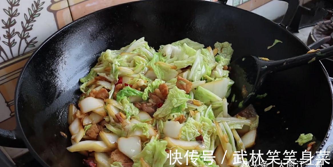 诀窍|白菜炖豆腐怎样做才好吃?原来做法有诀窍,一次炖一锅,太解馋了