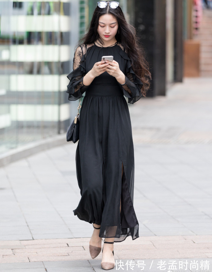 牛仔裤 重庆街拍,露脐装毛衫搭配牛仔裤,简约有型又有范!