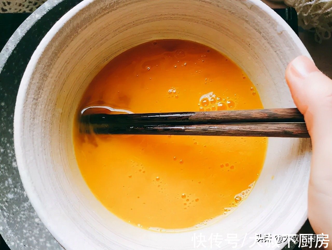 这才是绝配!大叔教你滑蛋虾仁,清香鲜美,简单易学,超级好吃