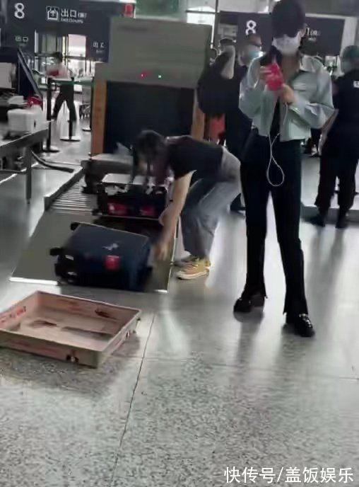 業內曝明星助理行業真相，月薪3000起錢少事多，做飯剪輯要求全能