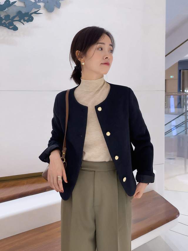 针织衫|30岁~45岁的女性秋季穿搭分享,针织衫配直筒九分裤,显瘦又减龄