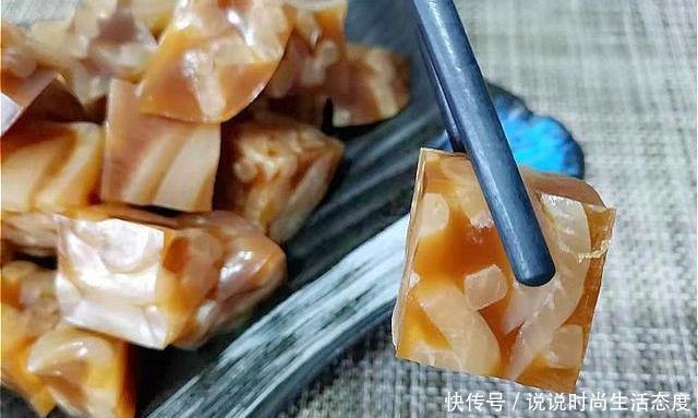 做猪皮冻时,直接煮就“废”了!多加这1步,皮冻更透亮,没腥味!