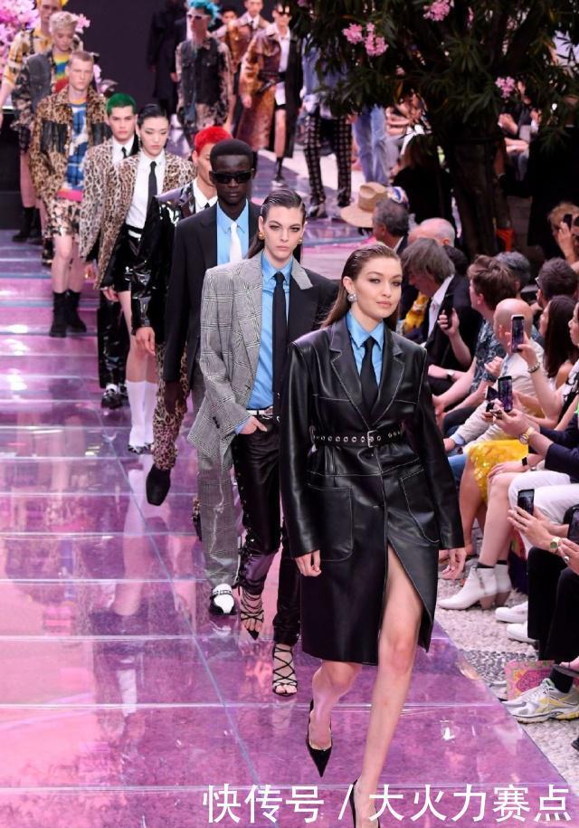 背头|刘雯帅气亮相米兰男装周,背头与超帅机车皮衣,兼具霸气与性感