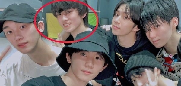 宋亞軒和范丞丞玩游戲時(shí)，意外淋水素顏出鏡