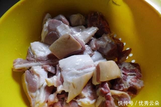 冬天|冬天要多吃羊肉,加1根萝卜做红焖羊肉,不腥不膻,好吃解馋