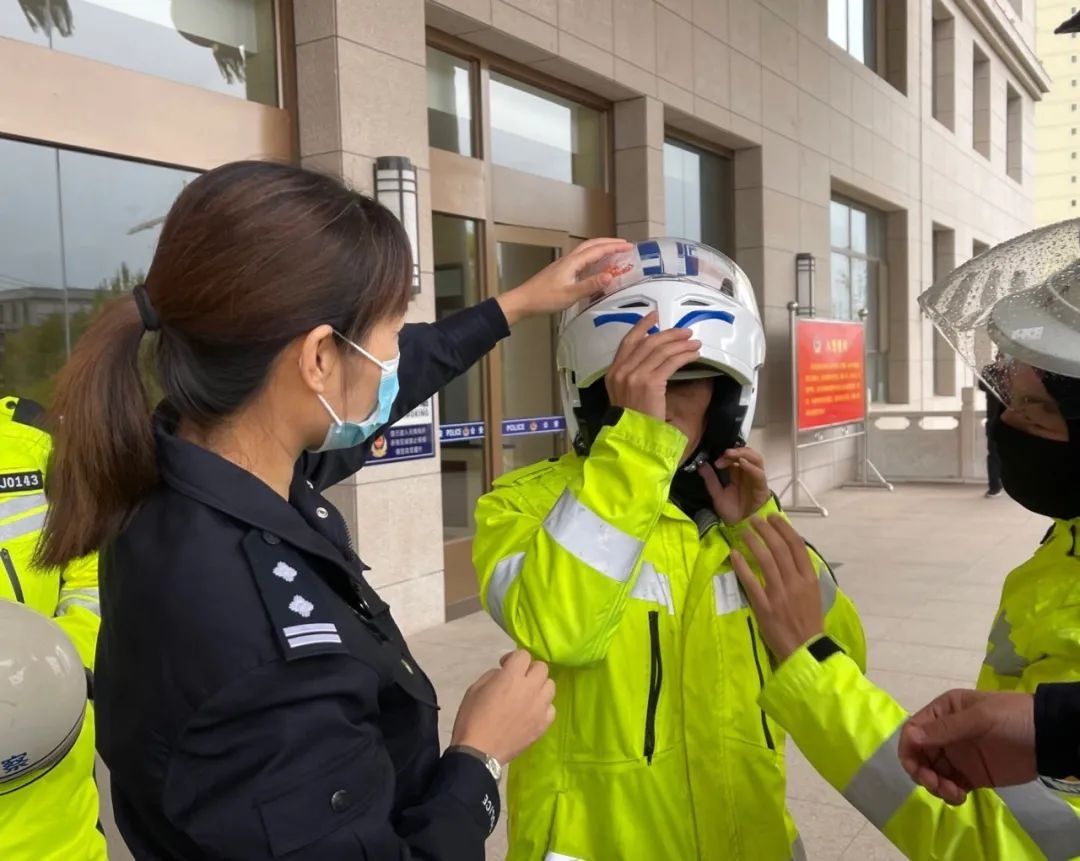 警企|【战“疫】爱心企业捐赠头盔，警企同心共抗疫情