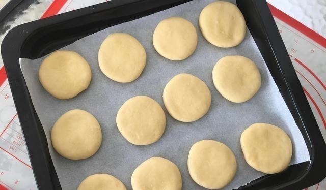 这种饼比面包好吃,不加一滴水就能做,超级松软