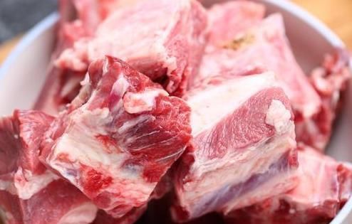 买排骨，选肉多的还是肉少的？老屠夫：不重要，看准3点就够了