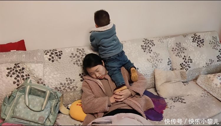 理解|宝宝的4种行为让妈妈很“苦恼”,背后却满含爱意,妈妈却不理解