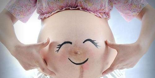 孕妇|26岁孕妇生下龙凤胎,正要缝合时她却大叫“等下”,医生满脸无奈