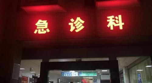 妈妈们|宝宝鼻孔都被鼻屎堵住,吃奶没法呼吸,医生告诉妈妈正确方法