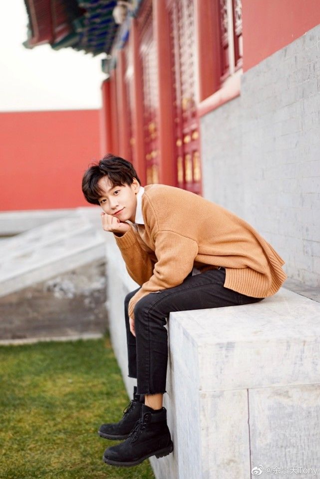 当粉丝太难了，没完成任务就要受处罚，当红爱豆行为引热议