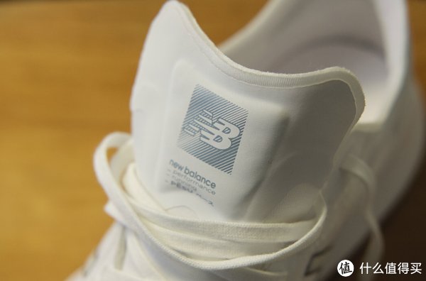 鞋面 一双拇外翻也很舒适的跑鞋New Balance -PESU系列