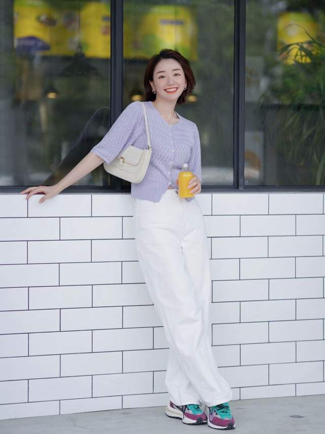 女孩子|秋季,针织衫配半身裙高级洋气,让你可咸可甜,秒变初恋女友模样