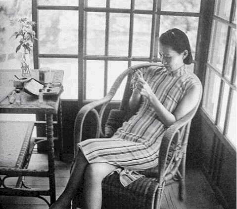 张学良|她是张学良第二任妻子,离婚后,张学良给她十万生活费,赠送一栋二层小楼