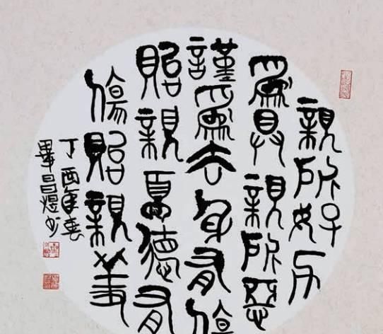 自闭症|一个自闭症儿童的画作,印到了世界超模的裙子上,成中国的毕加索