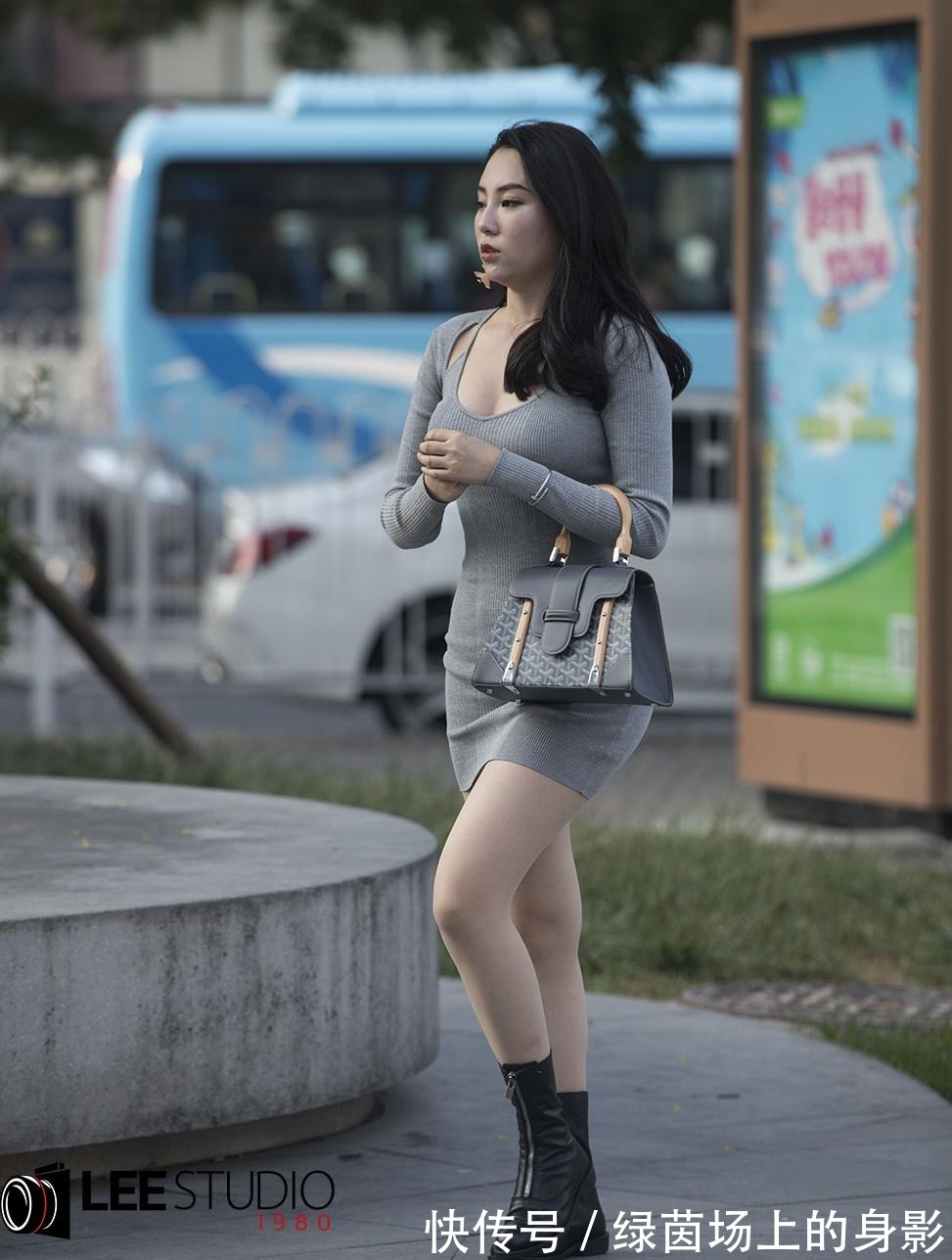短靴 这双短靴一年四季姑娘们都在穿, 可见姑娘们对它的喜爱程度!
