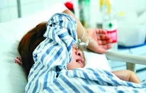 顺产|同病房的两个孕妇生孩子,一个顺产一个剖腹产,产后差距明显