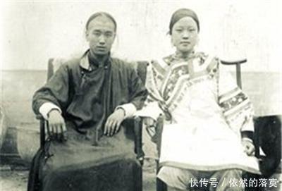 女人|晚清老照片照片中女人的行为让人唾弃,大清灭亡的理由也在其中!