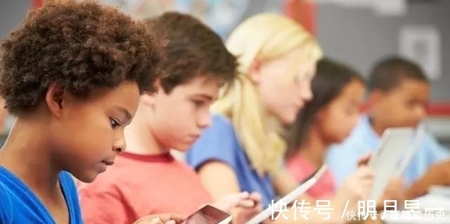 手机游戏|孩子玩手机,真的危害很大吗?大多数家长都想错了