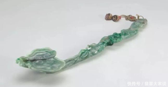 翡翠|翡翠故事:为什么一对翡翠如意带勾能拍出几千万的高价!