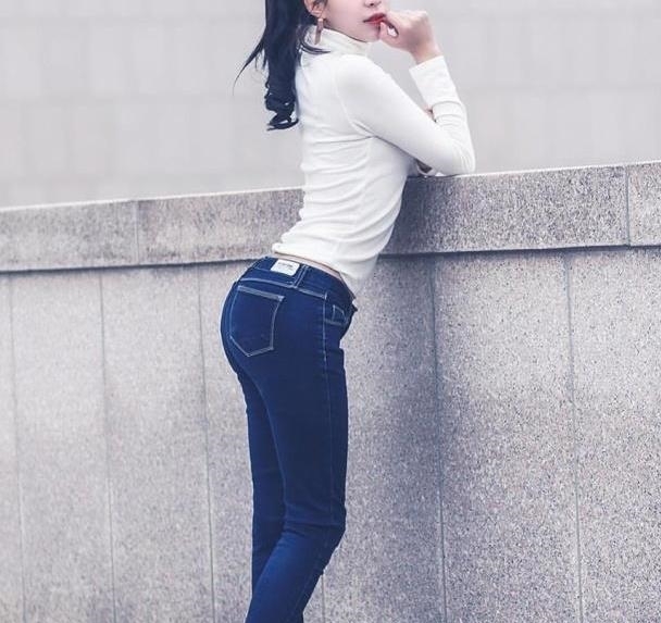 体型偏胖的女性,穿上牛仔裤,显气质且很有女人韵味